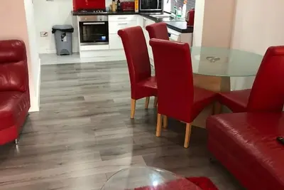 Image de Immaculate 2-Bed House in High Wycombe Hp14