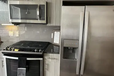 Image de Cozy 1-Bedroom Luxury Apartment