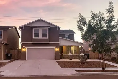 Image de Gorgeous Family Home near Sequoia National Park