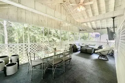 Image de Family Friendly Lake House With Fabulous Screened Porch