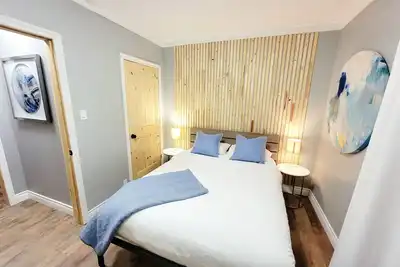 Image de Fabulous Huntsville Location, Stylish, Checkout the backyard, Cottage Rental