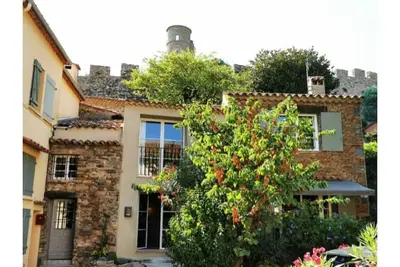 Image de Beautiful newly renovated village house under the castle & near to the beaches!