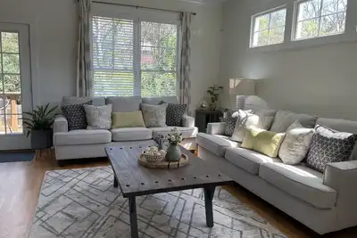 Image de Luxurious Downtown Home with 4 King Beds, 3min to downtown, 5min to Duke