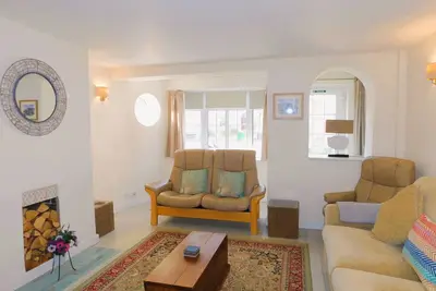 Image de Compass Rose Cottage - a cottage that sleeps 6 guests in 3 bedrooms
