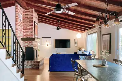 Image de 4br/2ba Mid-Century Retreat House: Your Perfect Getaway!