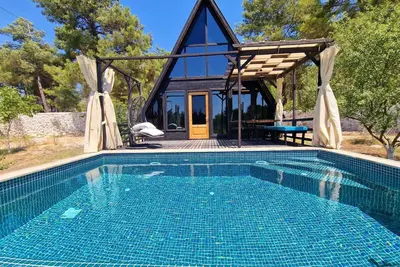 Image de Phellos - located in a cedar forest, our natural healer - de-stress and unwind