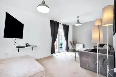 Image de ♠️30% Off 28+ nights stays - 3bed House close to City Centre-Parking/Garden♠️
