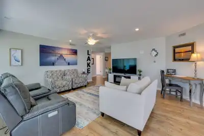 Image de Pool & Lake Hamilton Access: Hot Springs Condo!