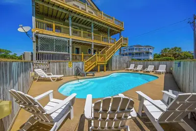 Image de Soundside Dog Friendly Home w/ Private Pool, HotTub, Game Room, Community Tennis