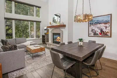 Image de Absolutely Darling Condo w/ Very Short Walk to Arrowhead Lift, Pool, Hot Tub! !