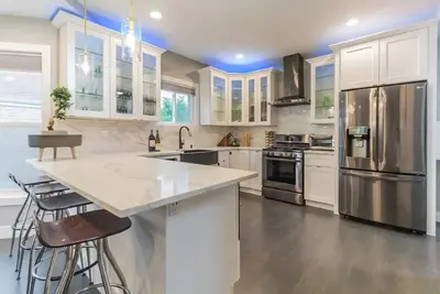 Image de 5 Star Epicurean Experience with Hip, Modern, Gazebo with Bbq Grill & Sleeps 14.