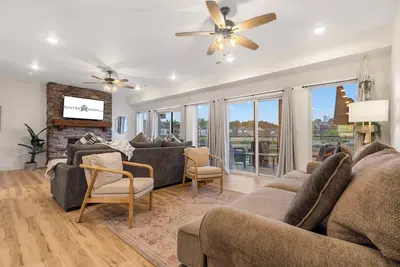 Image de Hilltop House featuring Private Hot Tub, Shuffleboard, Community Indoor Pool & Free Daily Tickets