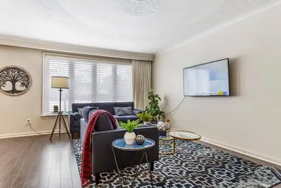 Image de Cosy Spacious 3+2 bedroom house, one bus to subway station