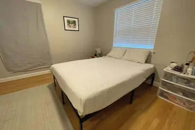 Image de Cheerful 2Br/1ba Private house with yard Location!