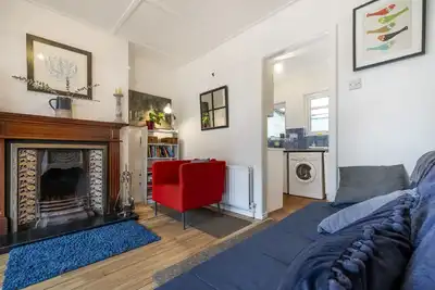 Image de Close to city centre home with public transport