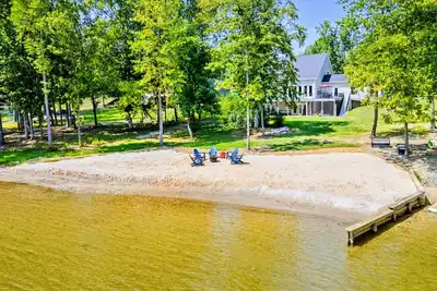 Image de Lakefront with 120' Beach, Views, Wifi @ Lake Anna