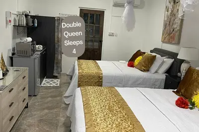 Image de Double Luxury Queen Apt#3 in Roseau with Kitchenette and Gorgeous Bathroom!