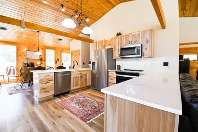 Image de Life is better at the Cabin