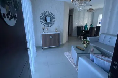 Image de wifi, parking, Netflix, pool, ac, cable, terraza familiar.