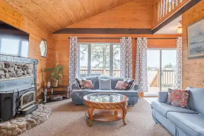 Image de Pigeon Lake Lakefront Cottage