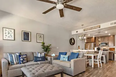 Image de Moose Meadows Escape in McCall - dog friendly & 1 bed/1 bath on each of 3 floors