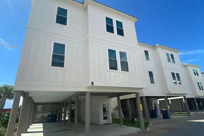 Image de Beautiful 6 Bedroom Beach House with private pool! ! !