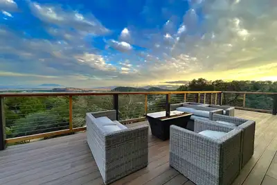Image de Custom Home! Gorgeous Views! Wine Country, near Napa!