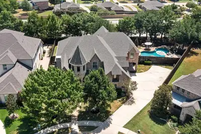 Image de Luxurious 5 Br w/ Resort Style Pool & Theater Room in Murphy