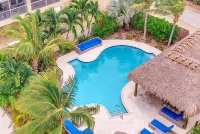 Image de 6br/6ba Pelican's Nest: Oceanfront Home With Pool, Tiki Bar, and 150' Boat Dockage