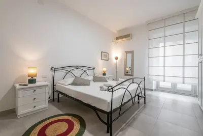 Image de Appartement de vacances 'Corelli' dans le centre ville avec balcon et climatisation.