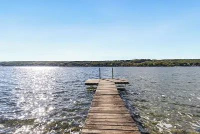 Image de Classic Keuka Lake Cottage on the Bluff! Walk-in lake frontage!