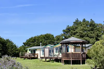 Image de Beautiful Mendocino Coast Oceanfront Home on the Bluffs West of Hwy 1