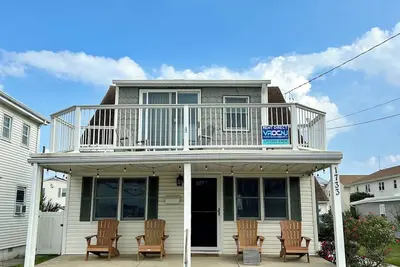 Image de Private Cottage - Huge Fenced Yard - Bay Views!