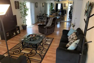 Image de Serene 3 bedroom condo w/2 pools and hot tub near River and Casinos