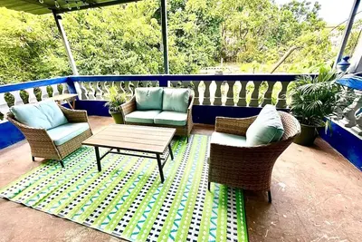 Image de 2c - Couples Getaway-5 min to Crashboat Beach