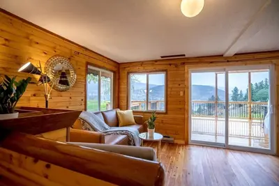 Image de New! Renovated Pickers Cabin with beautiful views!