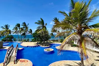 Image de hi travelers welcome to this stylish and modern 2 bedroom beachfront