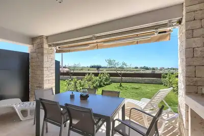 Image de Brand New Modern apartment for 4+2 guests with shared pool