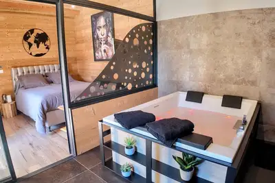 Image de Gîte Romantique avec piscine, sauna et balnéo