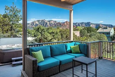 Image de Explore luxury at Sedona Casa de las Campanas, a 3-bedroom retreat with stunning Red Rock views.