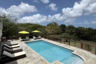 Image de Private 3 Bedroom Villa, w/large pool & 3 minute walk to the beach!