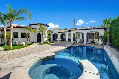 Image de Movie Theater, Game Room, Pool, Hot Tub, & Views | Villa Toscana by AvantStay
