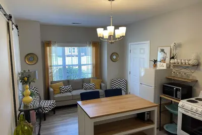 Image de Cozy & Private In-Law Suite 10 minutes from LakePoint