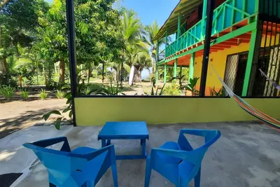 Image de Lovely one bedroom, turn key beachfront apartment with 2 queens.