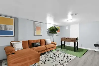 Image de Cozy, 3bdrm w/ finished basement, close to several hospitals, and colleges