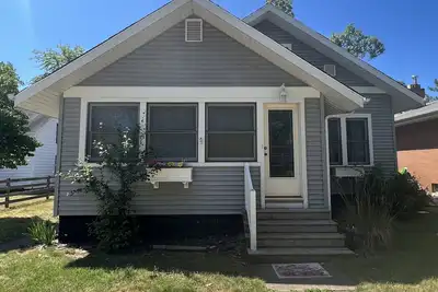 Image de Cozy Beach Cottage…. 2 min to the Beach!