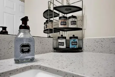 Image de Rustic Suite -Walking distance from Perimeter Mall