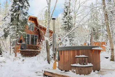 Image de River, Hot tub & Sauna - Luxurious Shack in Forest