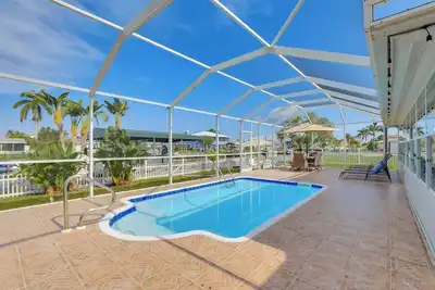 Image de Canal-Front Haven: Pool, Dock & Lanai in Palmetto