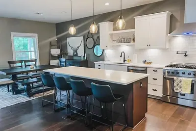 Image de Lux Townhome - easy walk to village